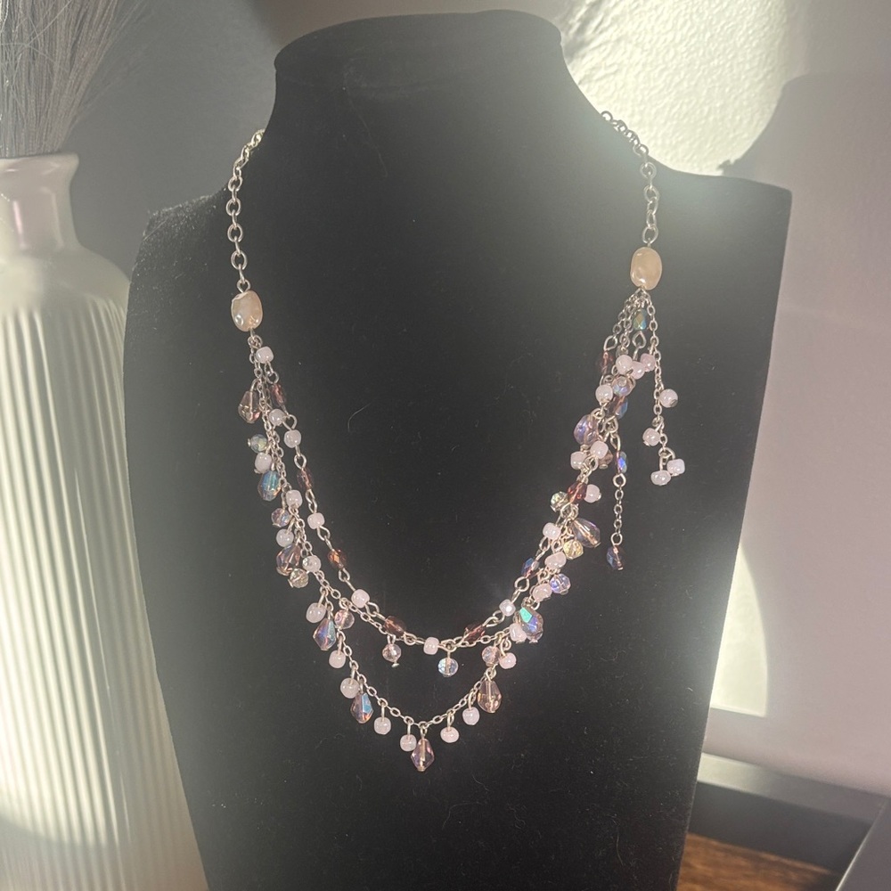 Elegant Silver and white iridescent necklace.